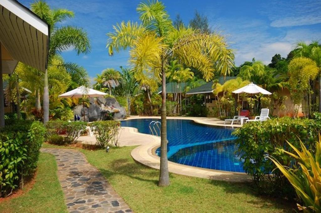 Bazén v ubytování Palm Garden Resort nebo v jeho okolí