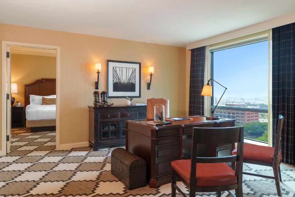 Omni Fort Worth Hotel - 