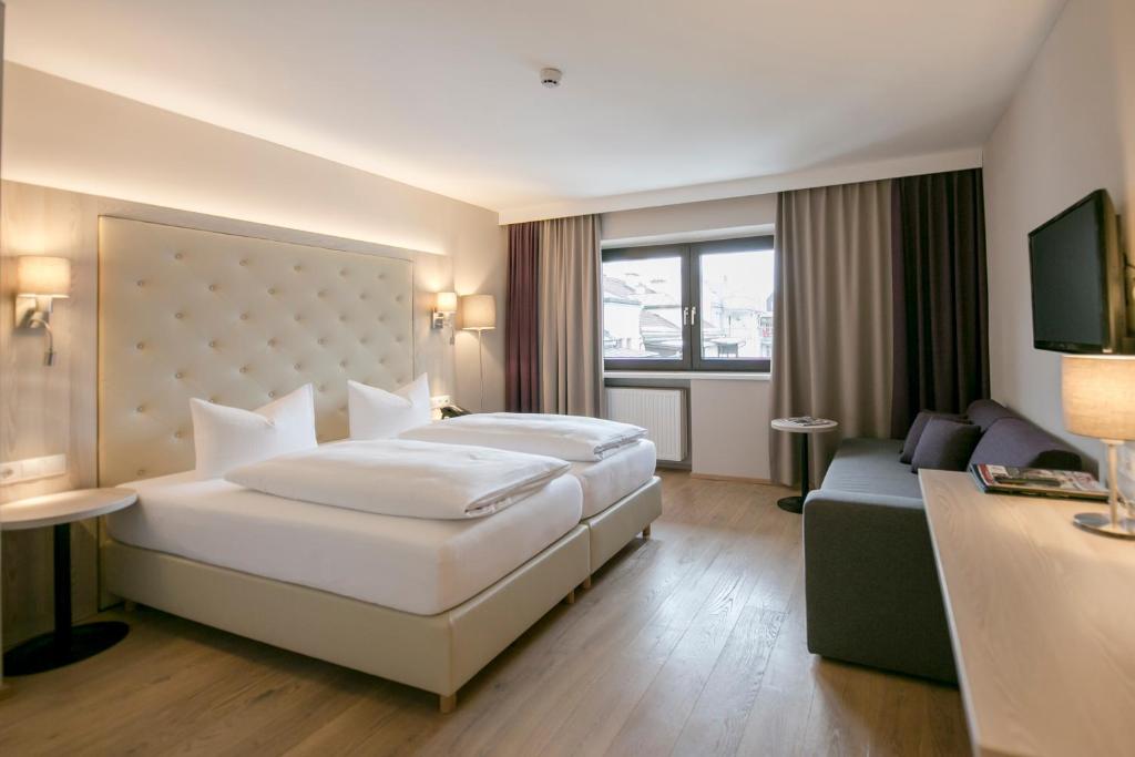 Postel nebo postele na pokoji v ubytování Hotel Sailer