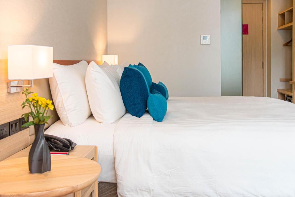 GLOW Mira Karon Beach - 18