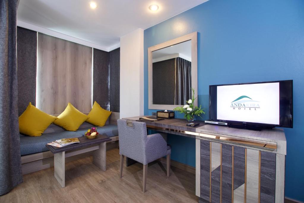 TV a/nebo společenská místnost v ubytování Andakira Hotel - SHA Extra Plus