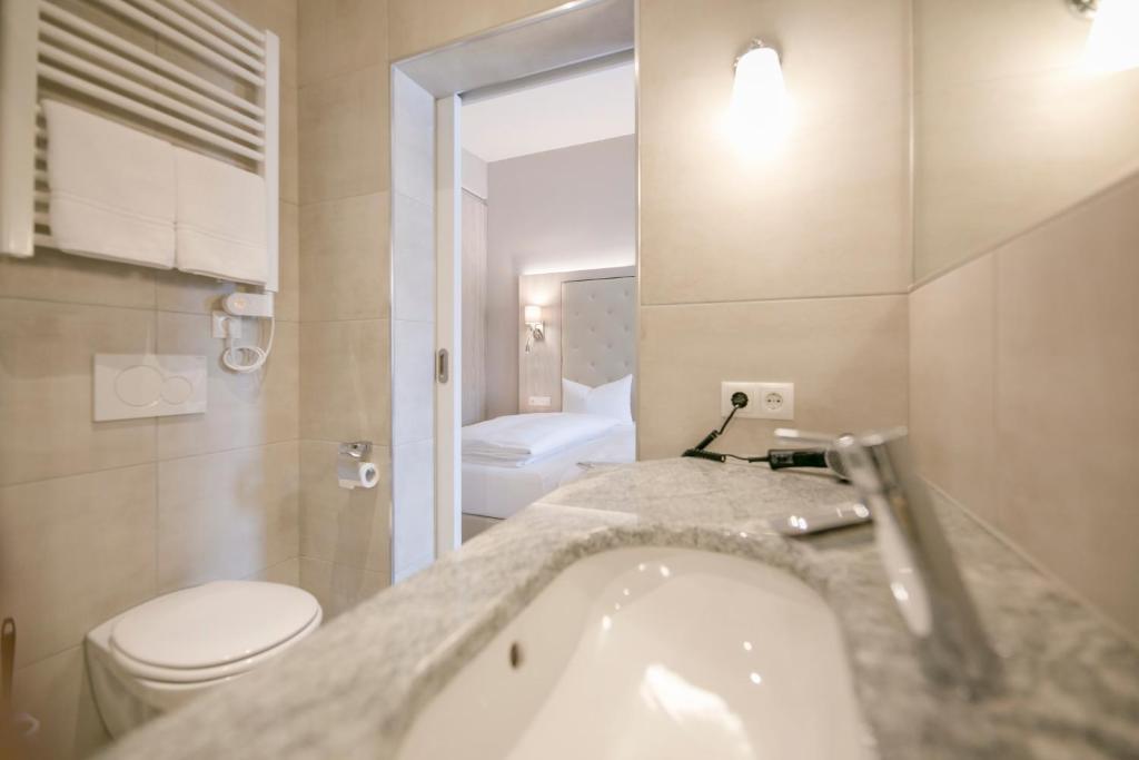 Koupelna v ubytování Hotel Sailer