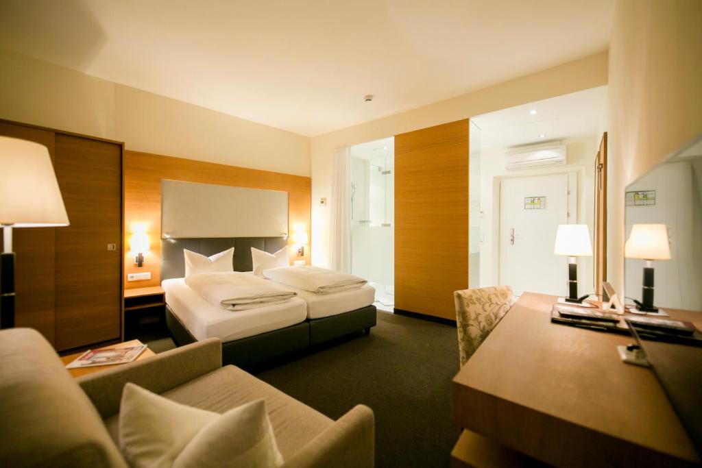 Postel nebo postele na pokoji v ubytování Hotel Sailer