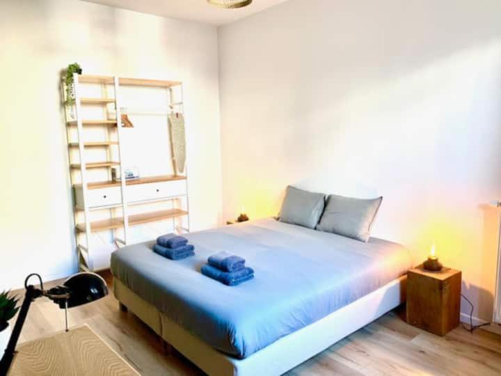 Postel nebo postele na pokoji v ubytování Cozy Apartment in Antwerpen Centraal