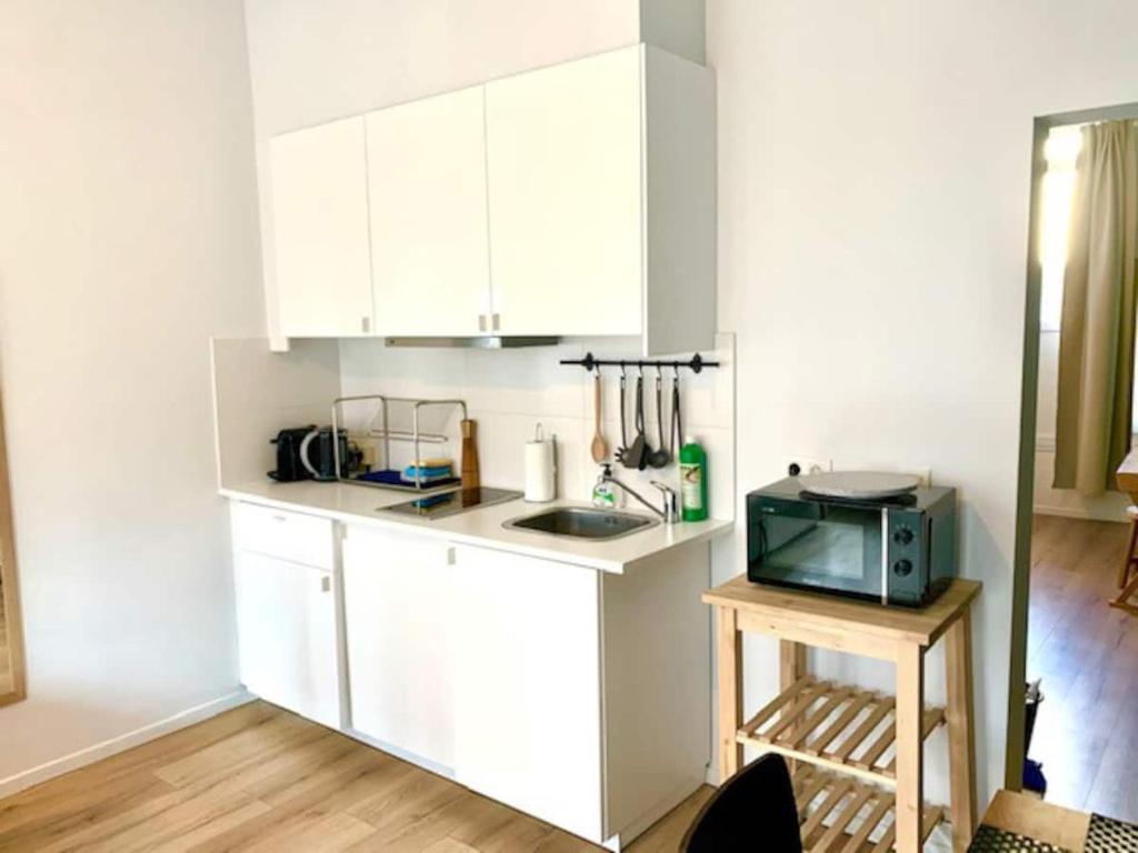 Kuchyň nebo kuchyňský kout v ubytování Cozy Apartment in Antwerpen Centraal