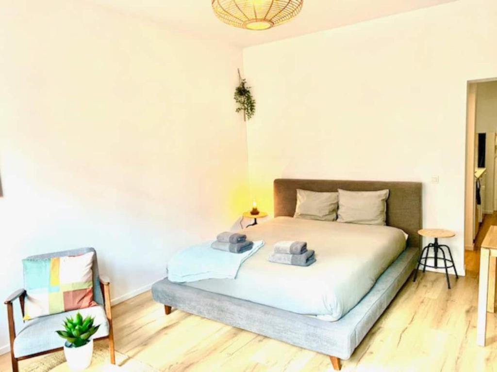 Postel nebo postele na pokoji v ubytování Cozy Apartment in Antwerpen Centraal