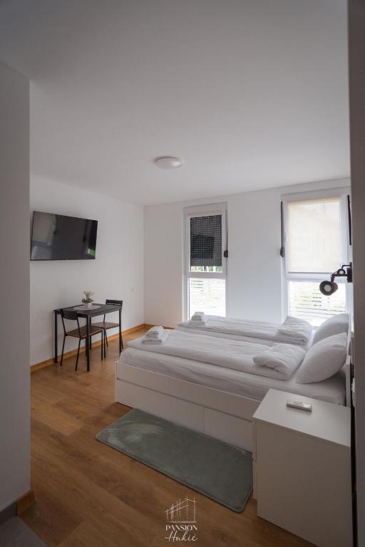 Postel nebo postele na pokoji v ubytování Pansion Hukić B&B