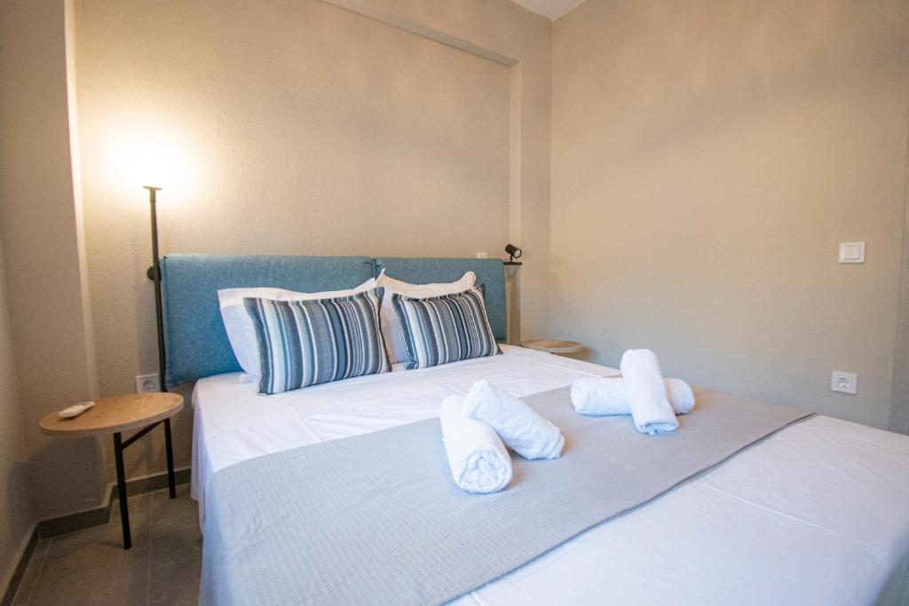 Postel nebo postele na pokoji v ubytování Heraclea Luxury Suites