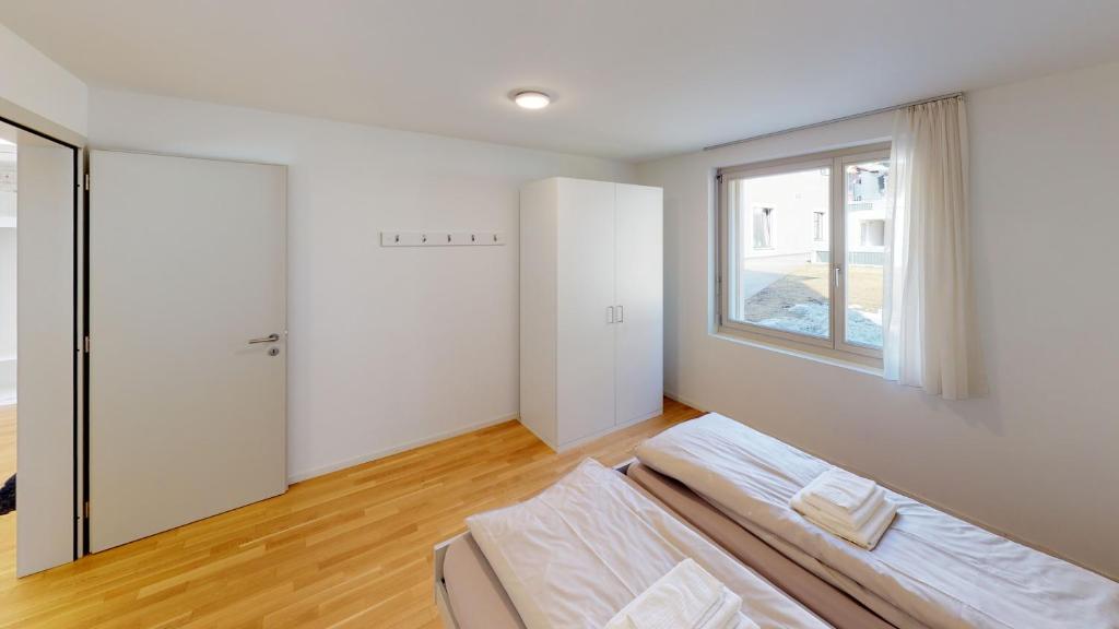 Postel nebo postele na pokoji v ubytování Reka-Feriendorf Blatten-Belalp