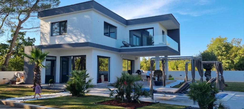 Villa Casa del Sol Istria - Green and peaceful oasis with private pool and parking - 15min from sea