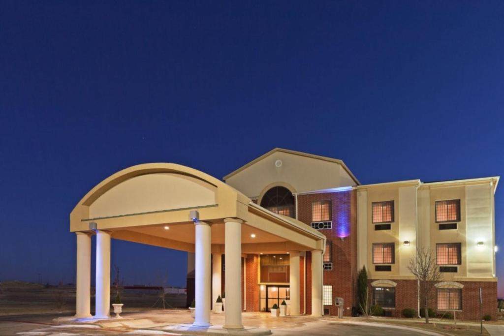 a hotel with a gazebo in front of a building at Holiday Inn Express Hotel & Suites Plainview, an IHG Hotel in Plainview