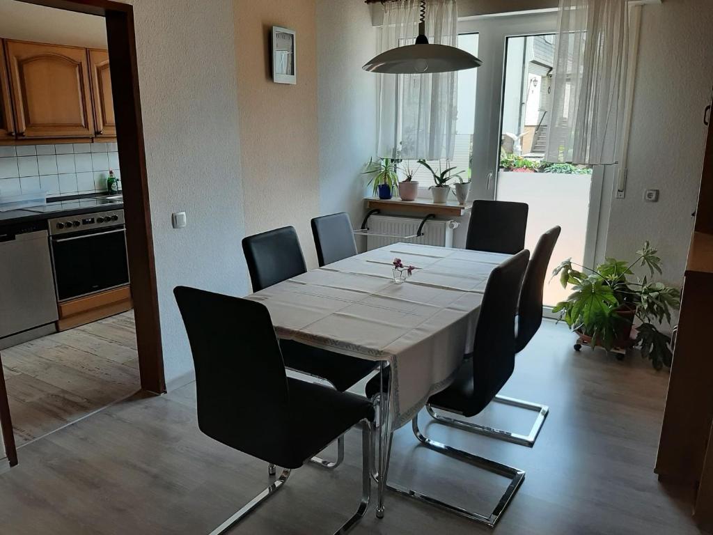 Kuchyň nebo kuchyňský kout v ubytování Gierske Wohnung