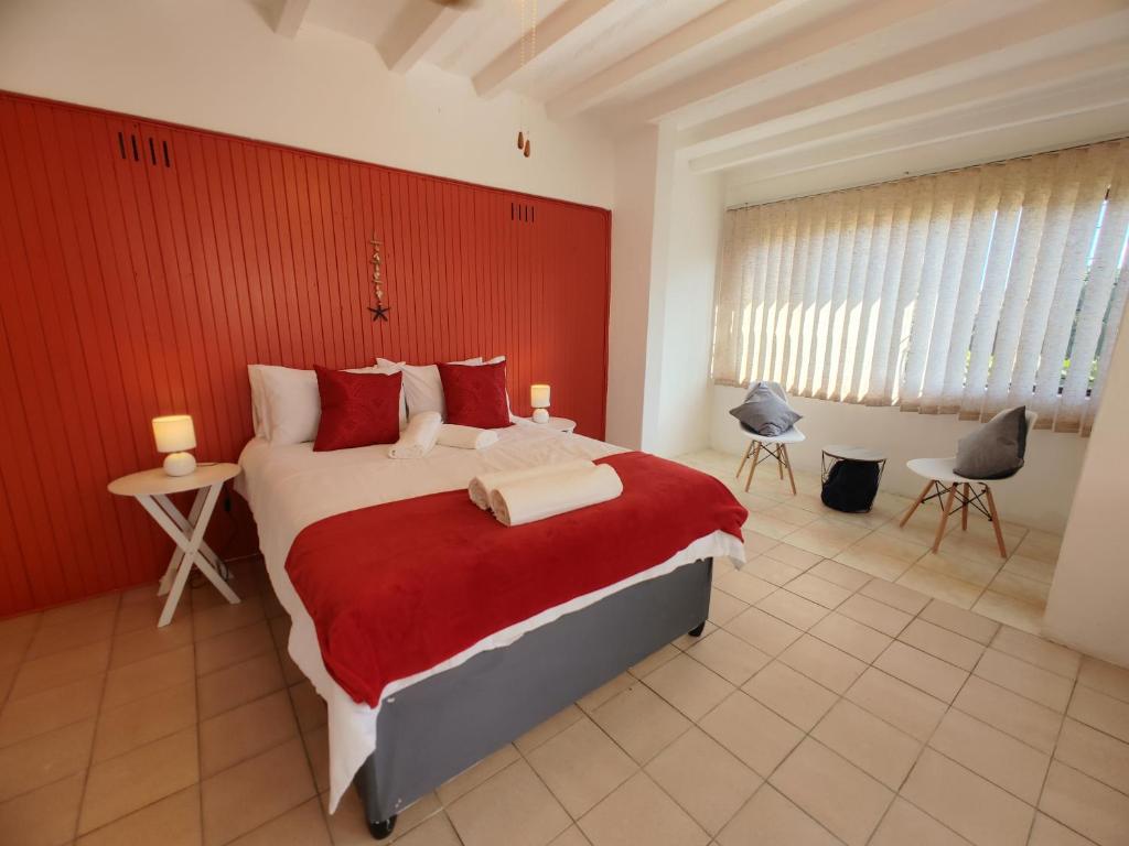 Cozy beach cottage with communal pool (Südafrika Hibberdene)