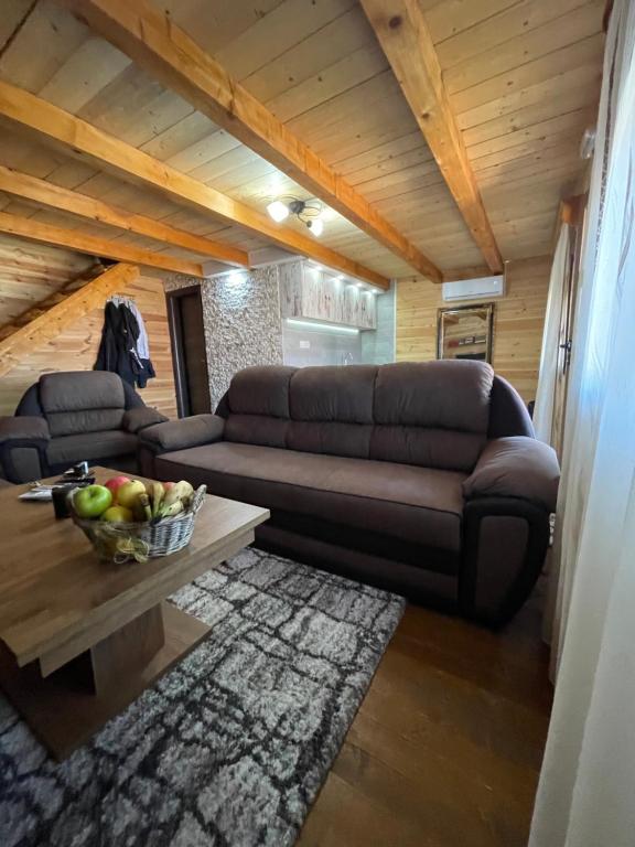 Posezení v ubytování Cosy Cottage with Private Pool - Andrej