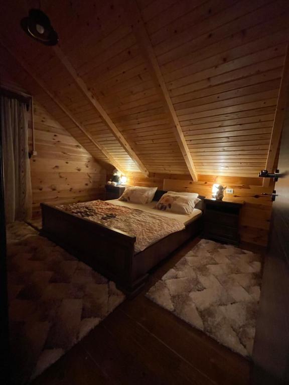 Postel nebo postele na pokoji v ubytování Cosy Cottage with Private Pool - Andrej