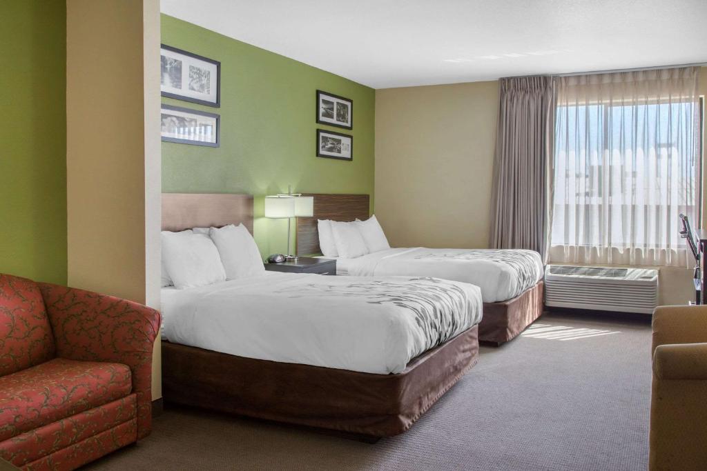 Ein Bett oder Betten in einem Zimmer der Unterkunft Sleep Inn &amp; Suites Bakersfield North