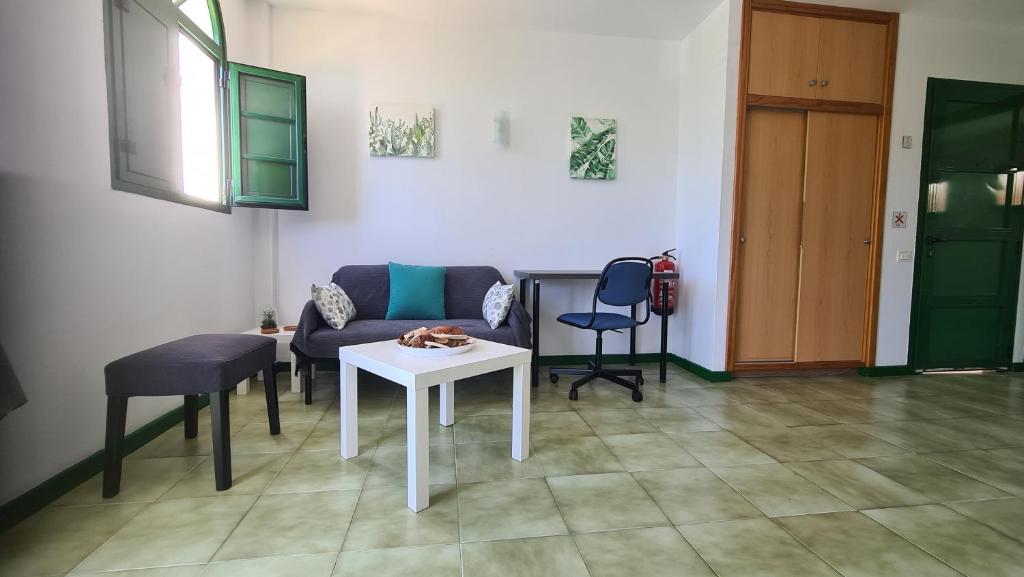 A seating area at Ílios de Mogán