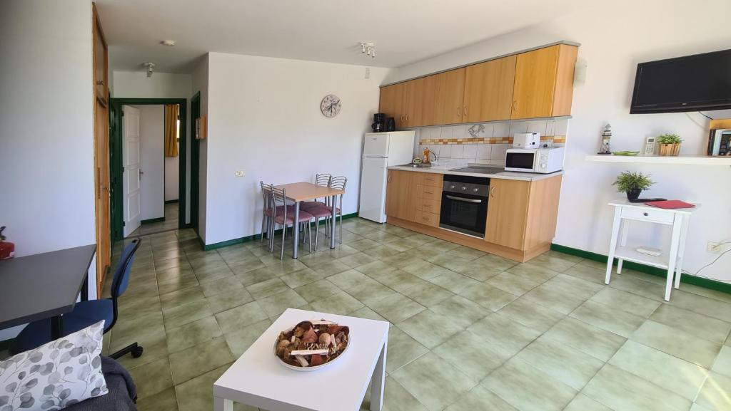 A kitchen or kitchenette at Ílios de Mogán
