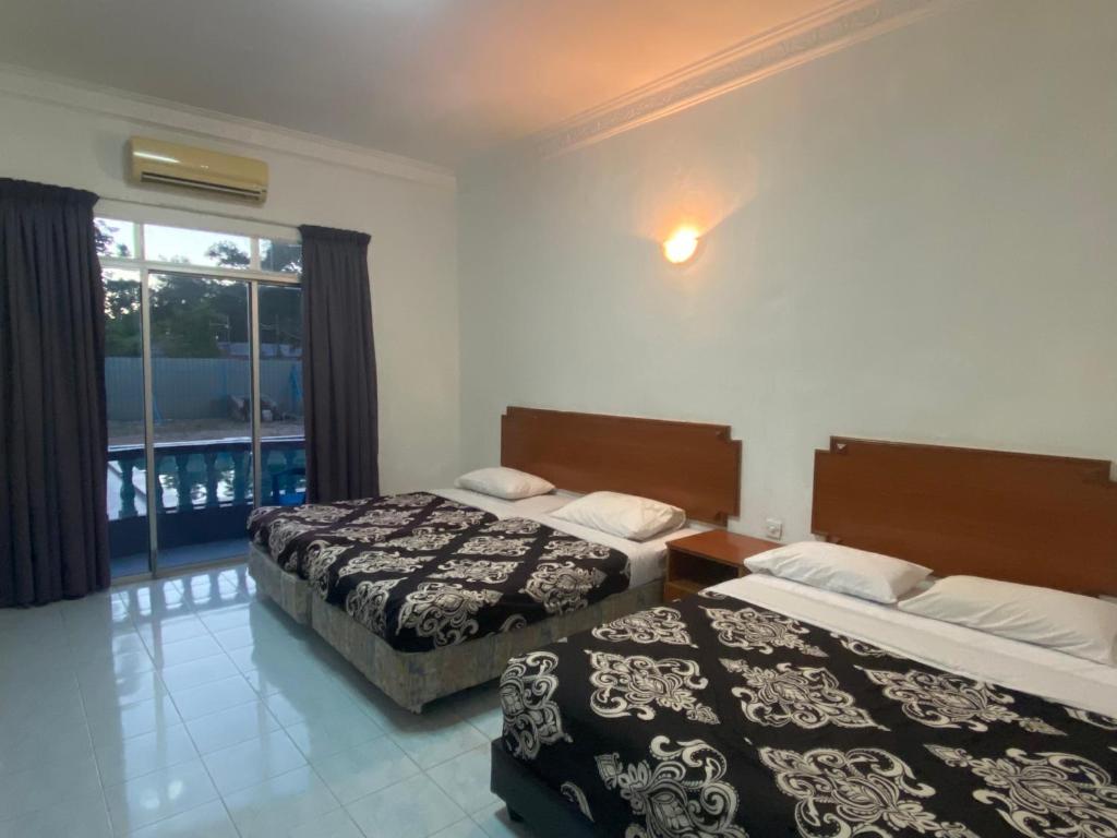 Postel nebo postele na pokoji v ubytování SURIA BEACH RESORT Pangkor