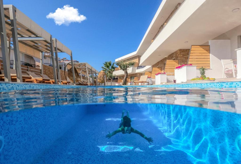 Bazén v ubytování Imagine Luxury Suites nebo v jeho okolí
