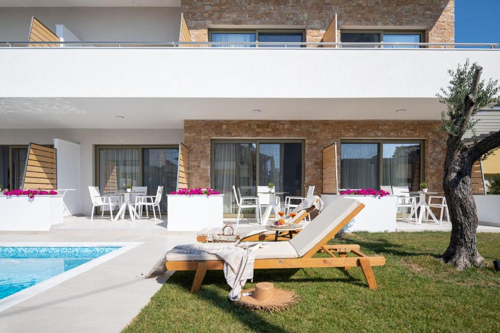 Bazén v ubytování Imagine Luxury Suites nebo v jeho okolí