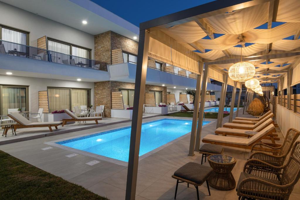 Bazén v ubytování Imagine Luxury Suites nebo v jeho okolí