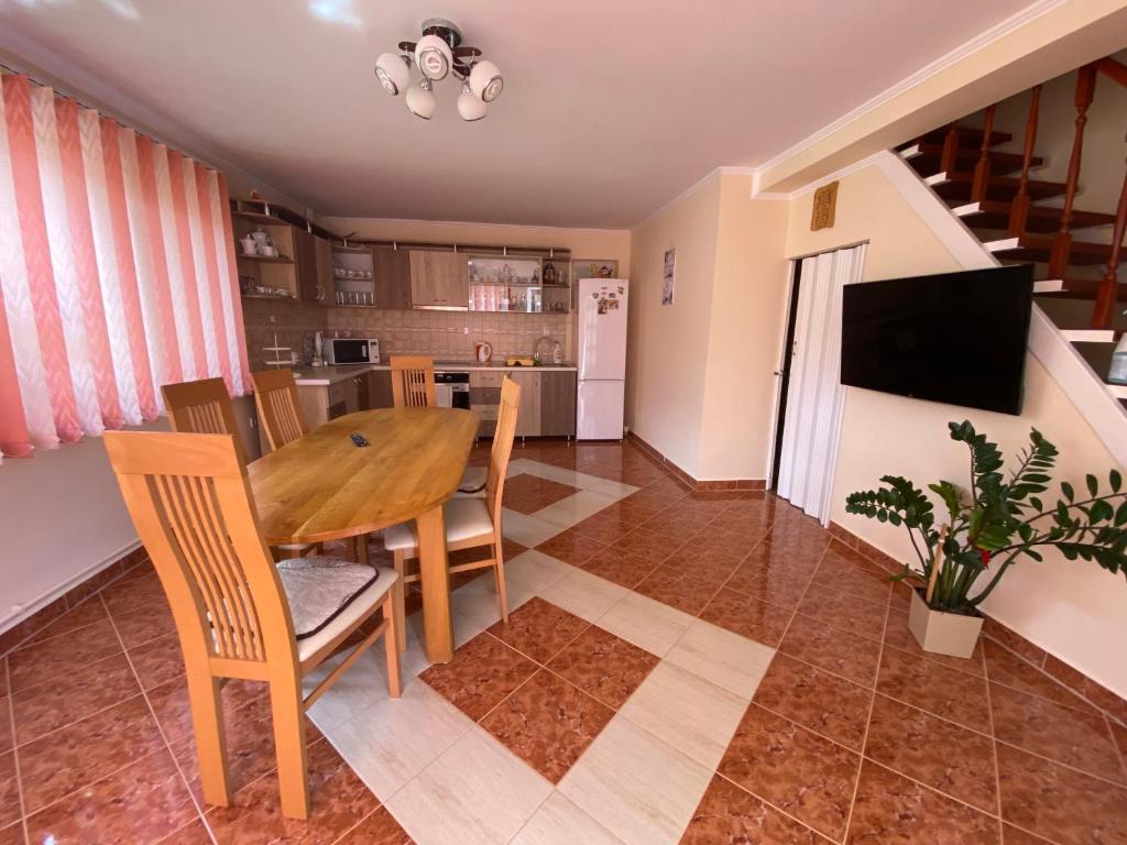 TV a/nebo společenská místnost v ubytování Casa Alberto