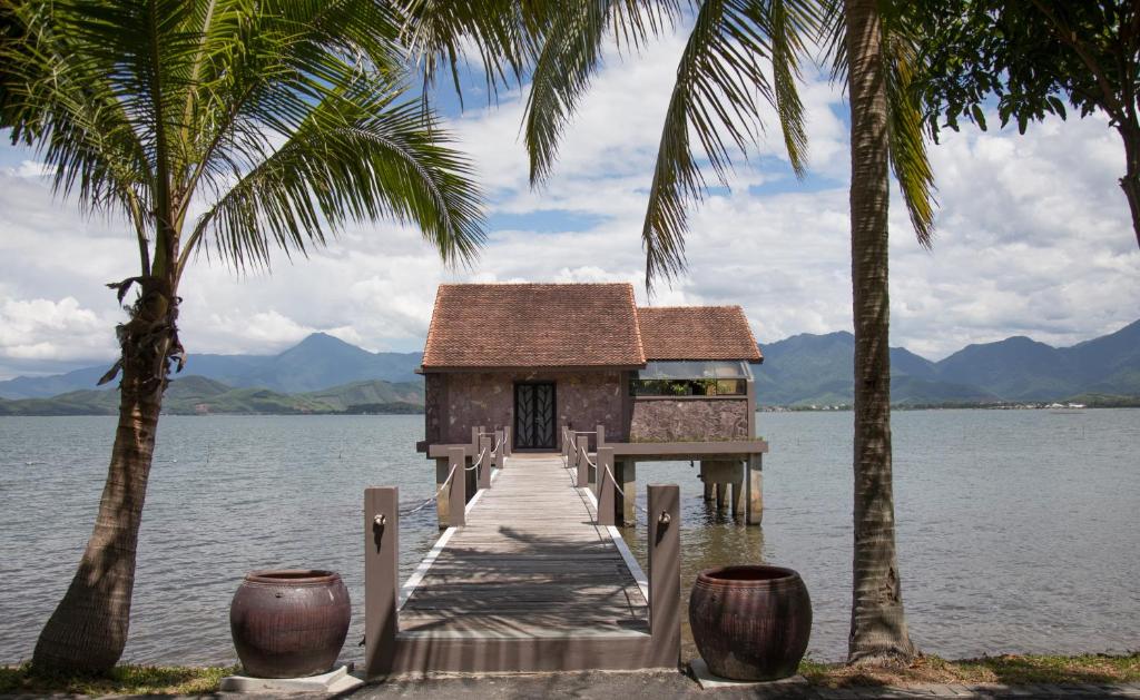 Water Villa with Free 8-Hour Transportation