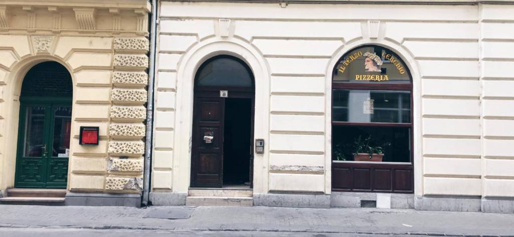 Exteriér alebo vchod do ubytovania W&B Elegant Apartment Near the Zsinagógák