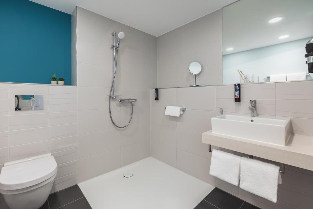 Holiday Inn - the niu, Seven Dusseldorf Ost by IHG - Resim 18