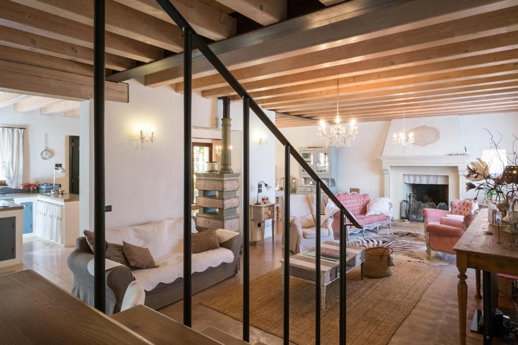 a living room with a staircase in a house at B&B Maison Parco Del Brenta in Curtarolo