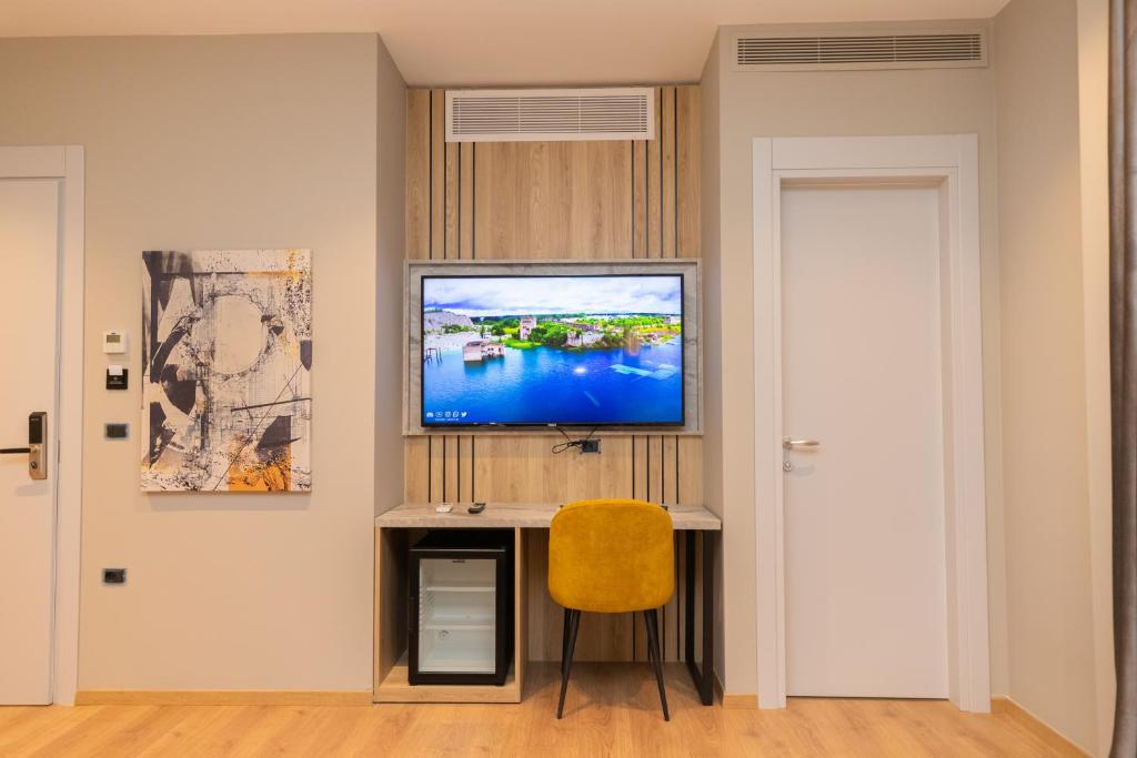 TV a/nebo společenská místnost v ubytování Esbjerg Hotel