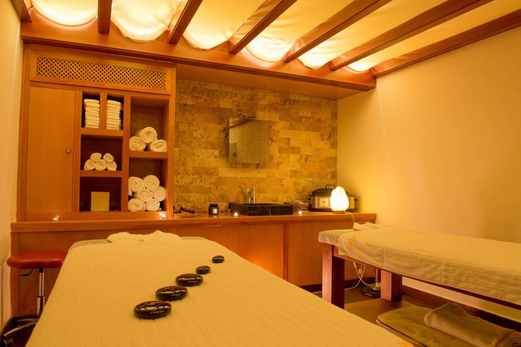 Spa and/or other wellness facilities at Los Angeles Hotel & Spa