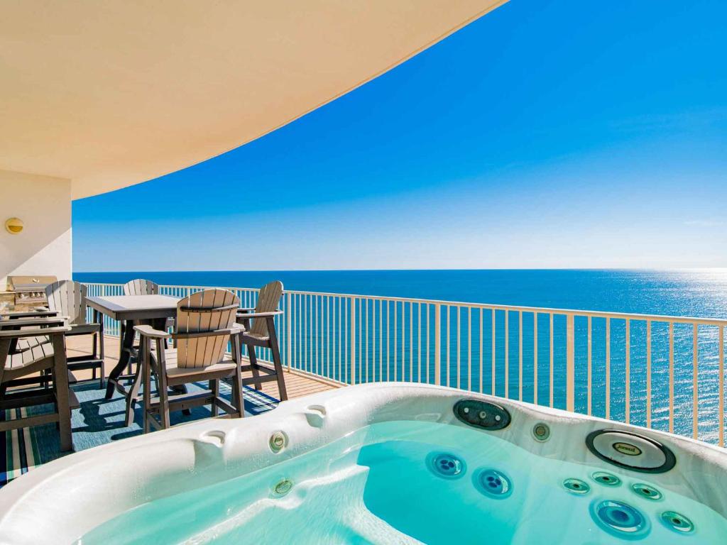 オレンジビーチにあるTurquoise Place #2805Cの海を望むバルコニー(ホットタブ付)