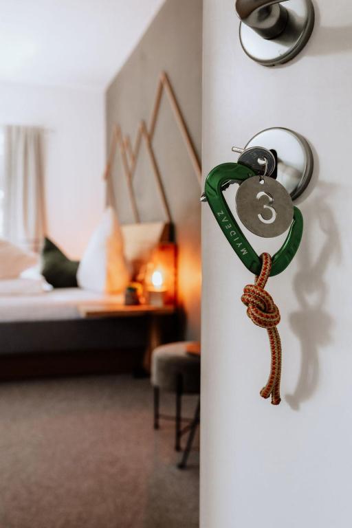 Postel nebo postele na pokoji v ubytování Das Schutzhaus-Bed and Breakfast-Dein Basislager im Salzkammergut