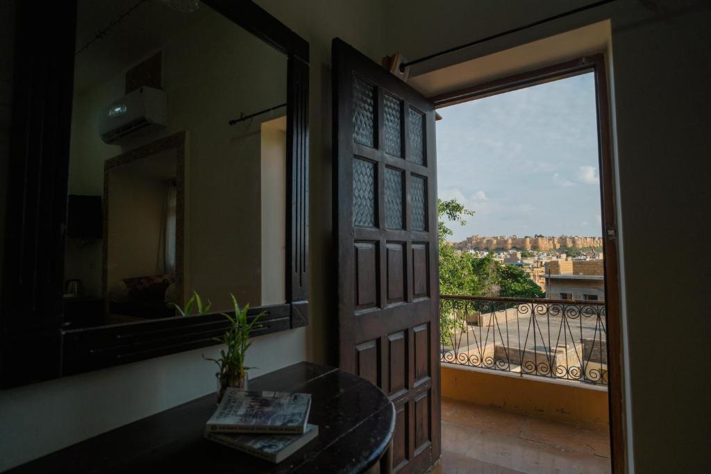 Balkón nebo terasa v ubytování Tripli Hotels Prithvi Palace