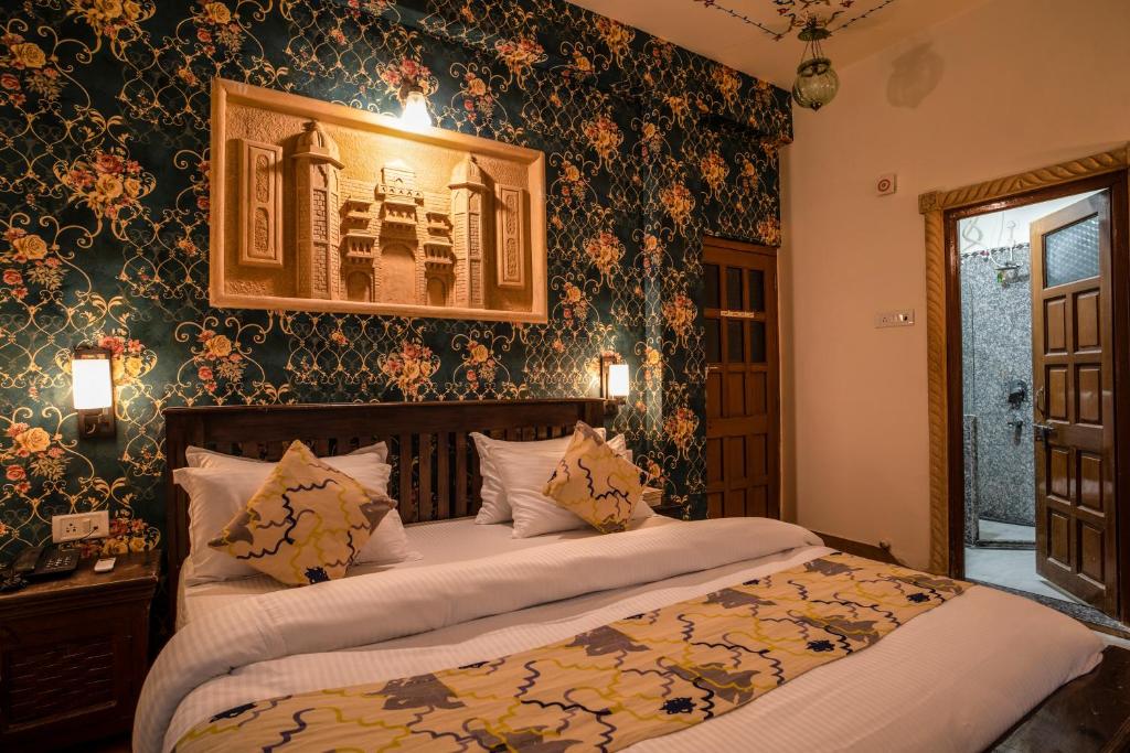 Postel nebo postele na pokoji v ubytování Tripli Hotels Prithvi Palace