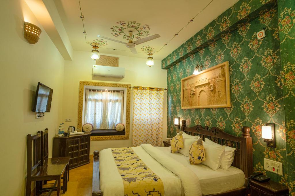 Postel nebo postele na pokoji v ubytování Tripli Hotels Prithvi Palace