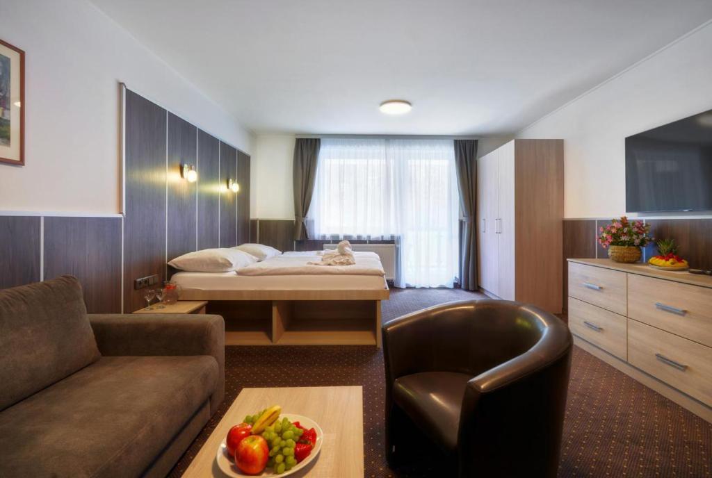 Postel nebo postele na pokoji v ubytování Wellness Hotel GREEN PARADISE