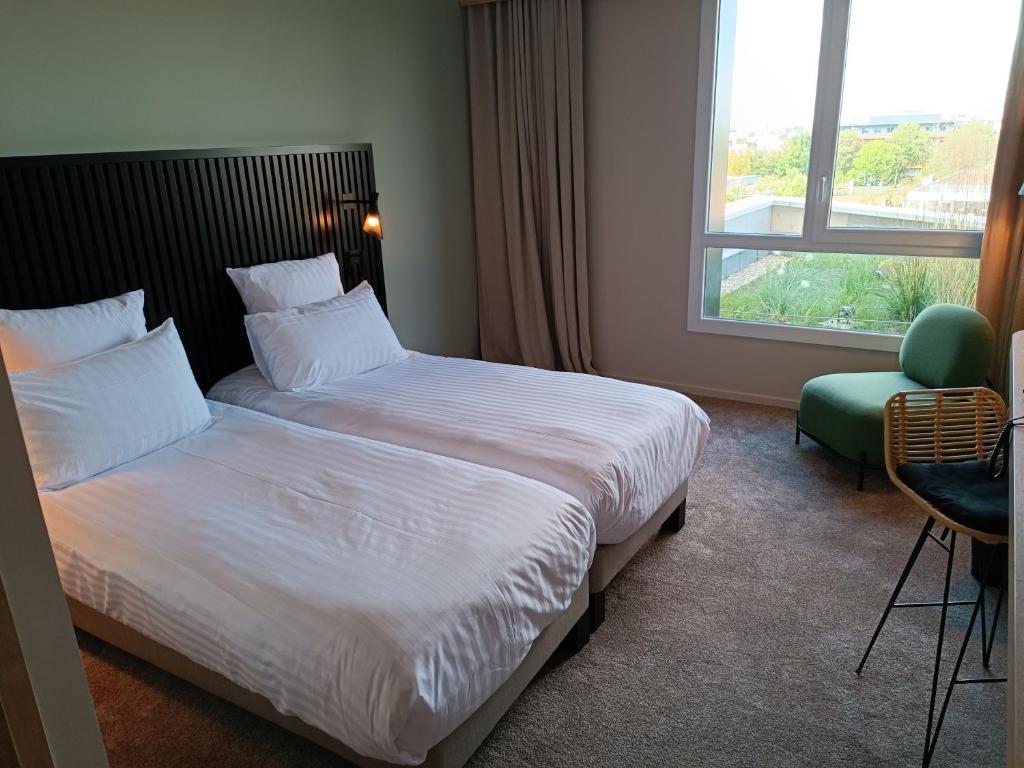Postel nebo postele na pokoji v ubytování Golden Tulip Reims Bezannes