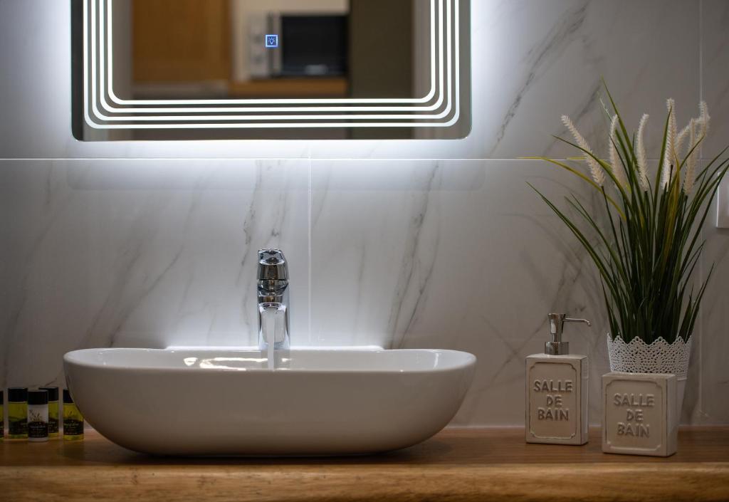 Imagine Luxury Suites - 6