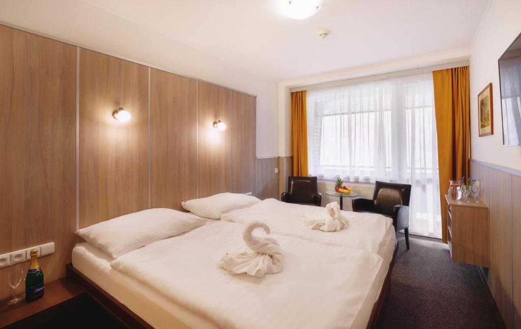 Postel nebo postele na pokoji v ubytování Wellness Hotel GREEN PARADISE
