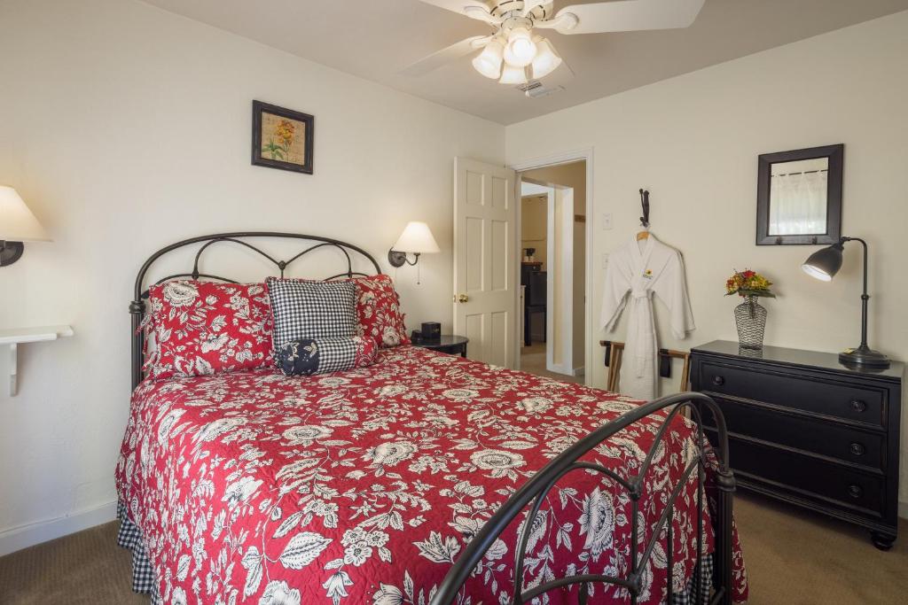Sunflower Hill Inn - Deluxe Suite
