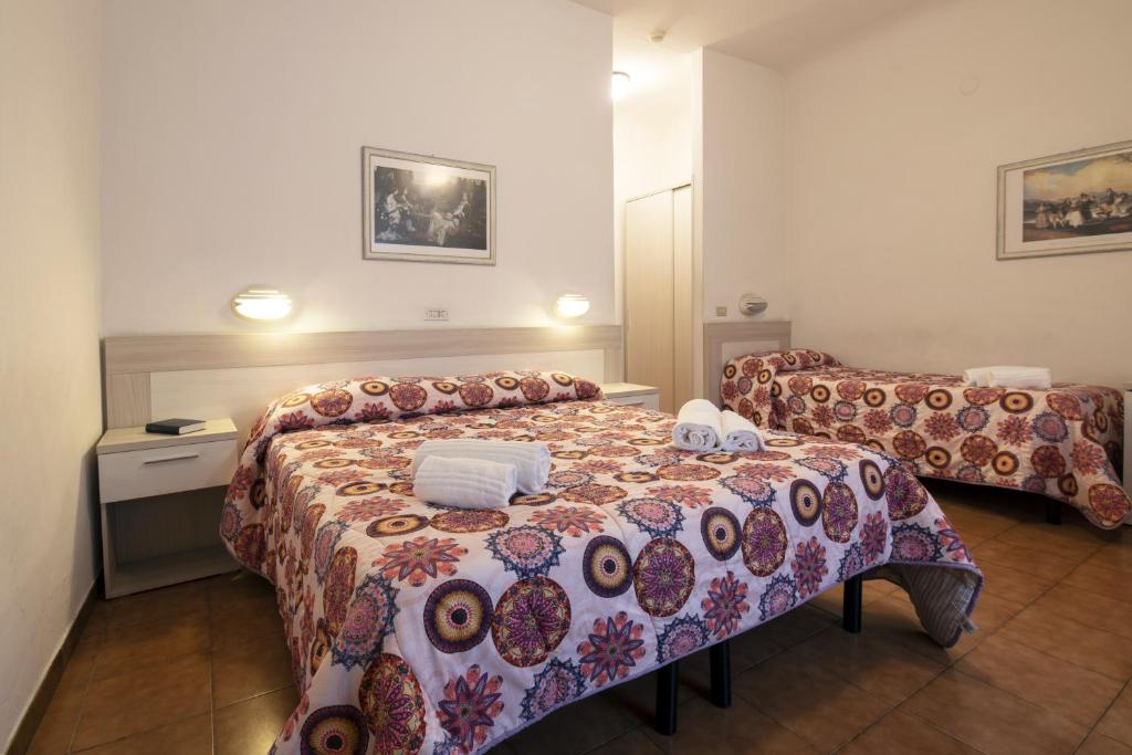 Postel nebo postele na pokoji v ubytování Foresteria Valdese di Firenze