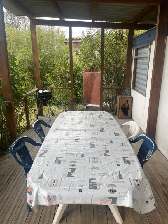 Zdjęcie z galerii obiektu Bungalow confortable proche de la mer w mieście Linguizzetta