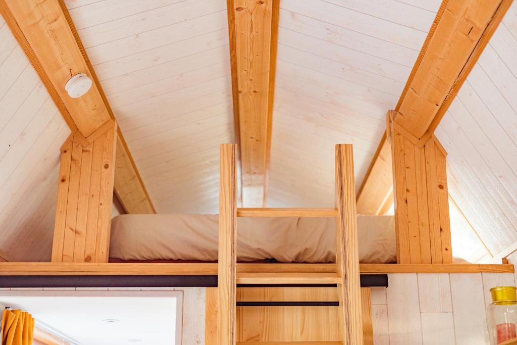 a bunk bed in a cabin with a roof at Tiny Messancy, une immersion dans la nature ! in Messancy