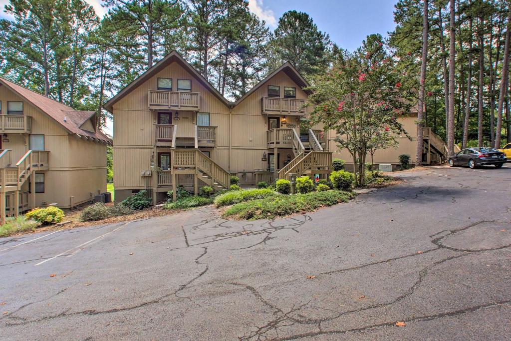 Keowee Key Condo with Deck and Resort Amenities!, Salem – Updated 2023  Prices