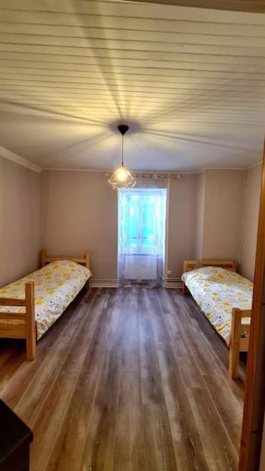 Fotografia z galérie ubytovania Charmante maison de Bourg, dans les hauteurs Auvergnate ! v destinácii Nonette