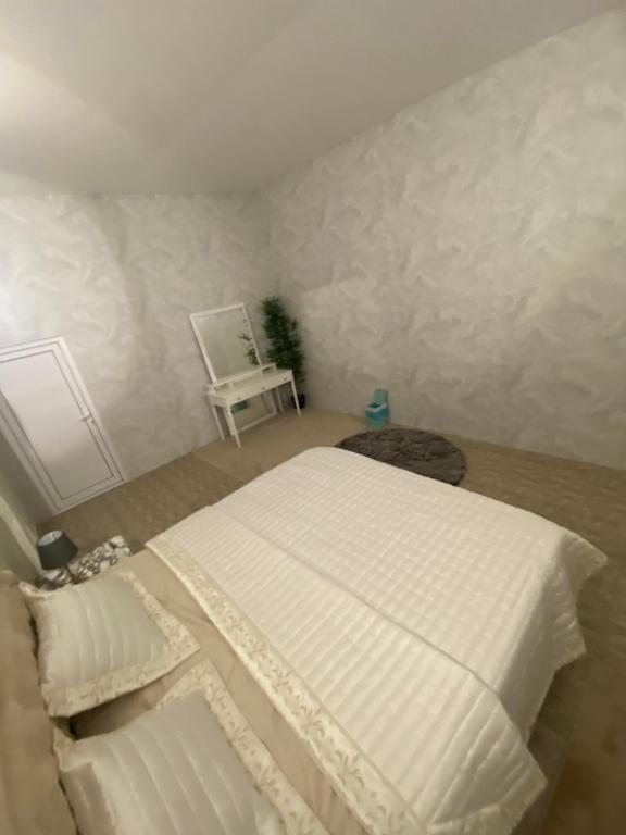 Postel nebo postele na pokoji v ubytování SHAIKHA villa