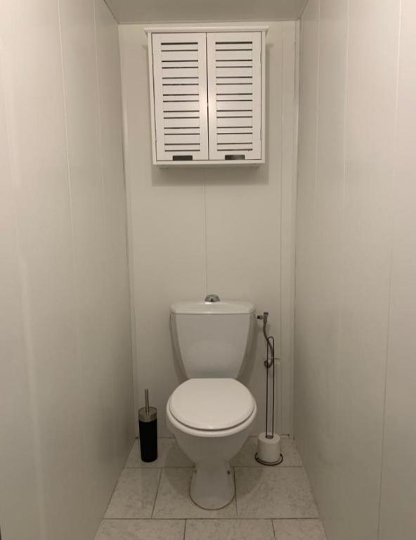 Kúpeľňa v ubytovaní Rez de villa avec place de parking et vue mer.